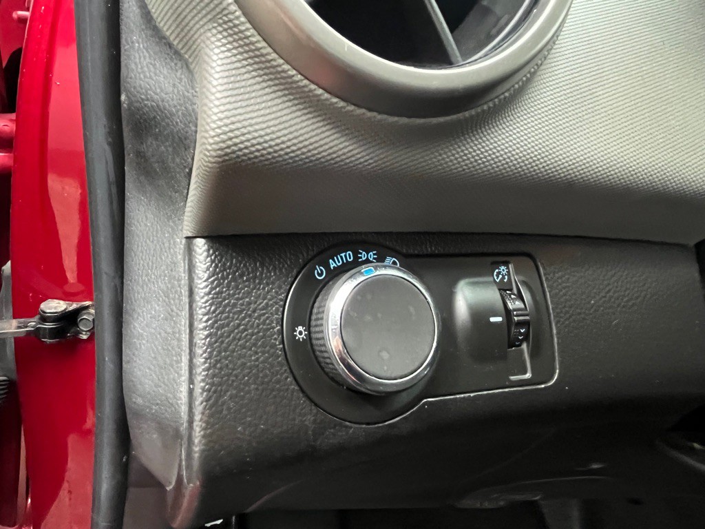 2012 Chevrolet Sonic Image 12