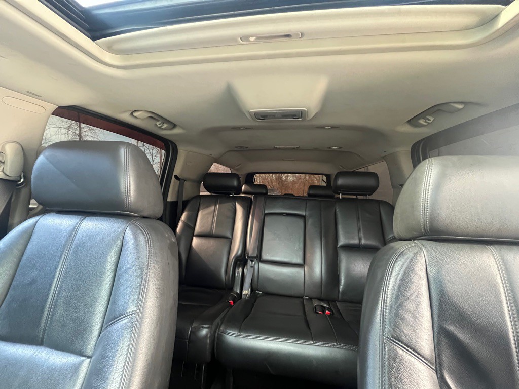 2009 Chevrolet Suburban Image 11