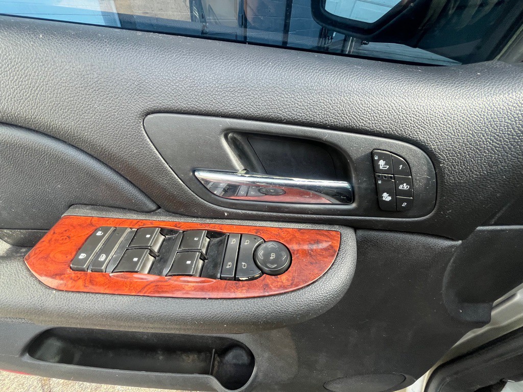 2009 Chevrolet Suburban Image 13