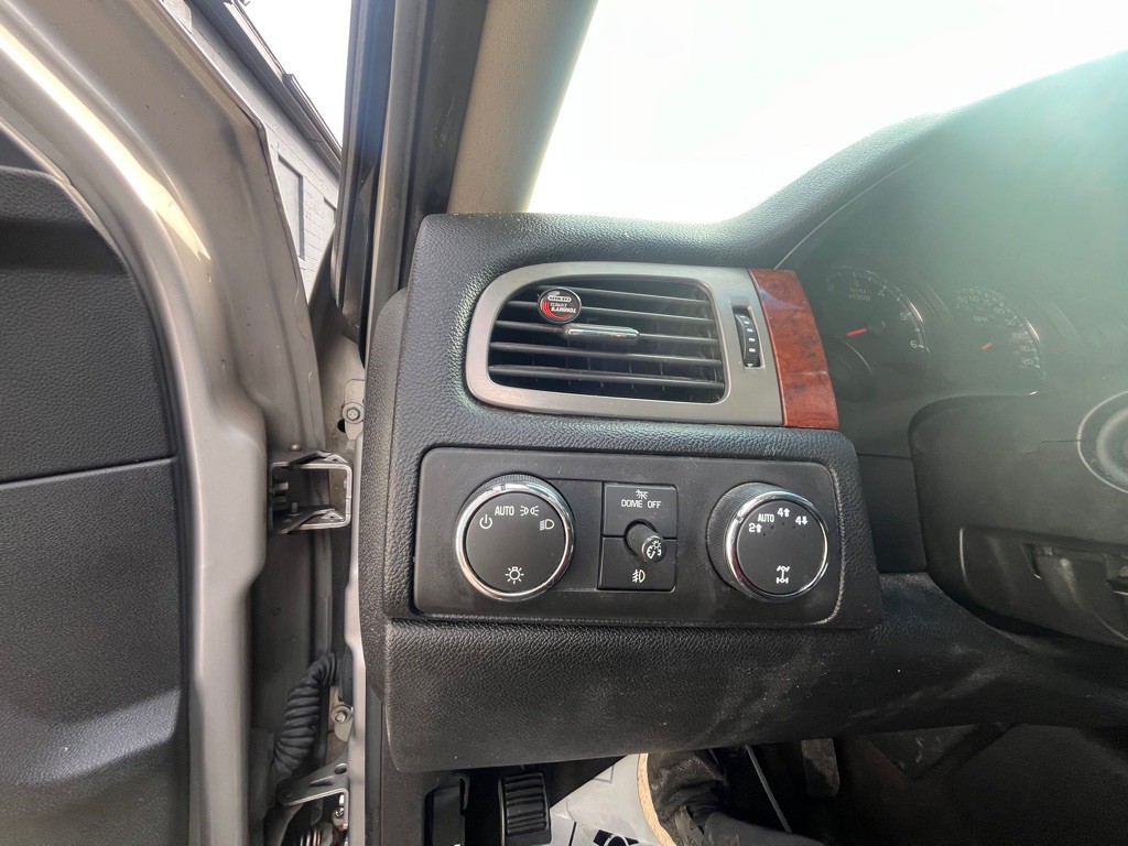 2009 Chevrolet Suburban Image 14