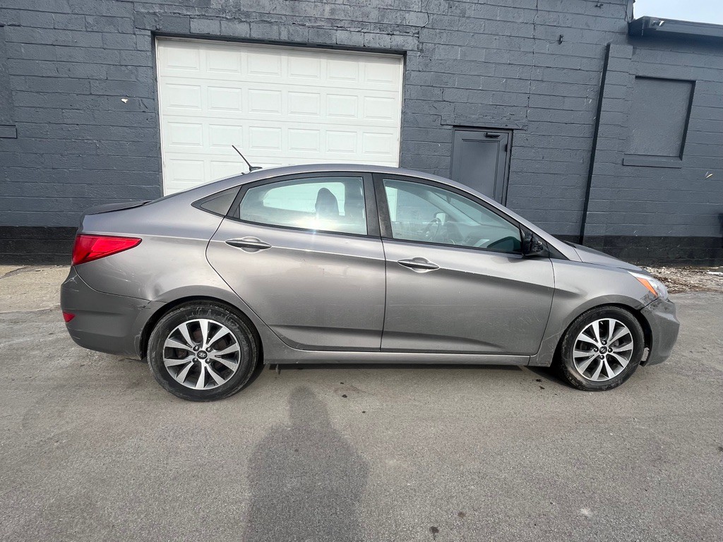 2017 Hyundai Accent Image 2