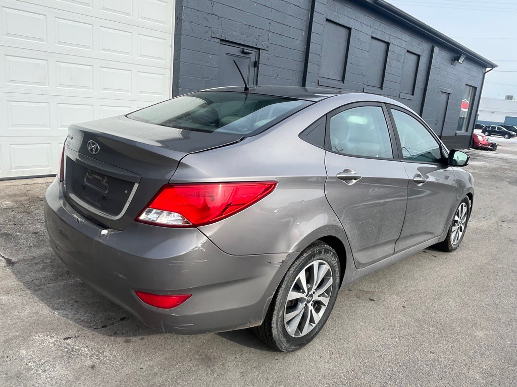 2017 Hyundai Accent Image 3