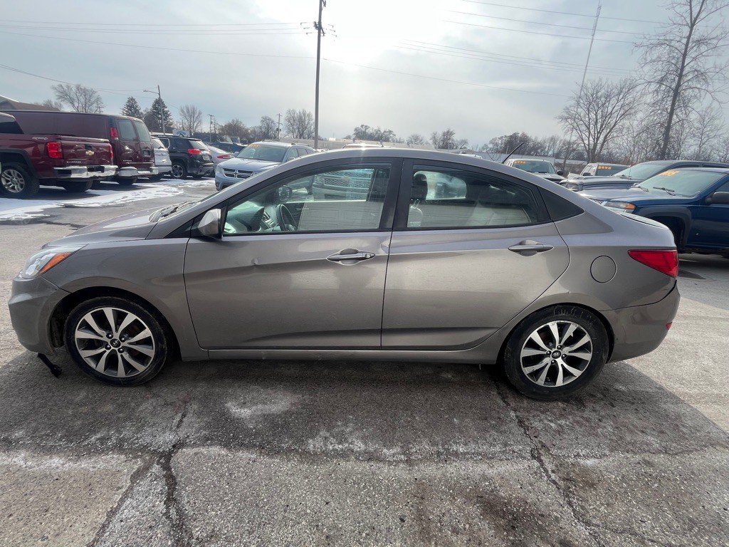 2017 Hyundai Accent Image 5