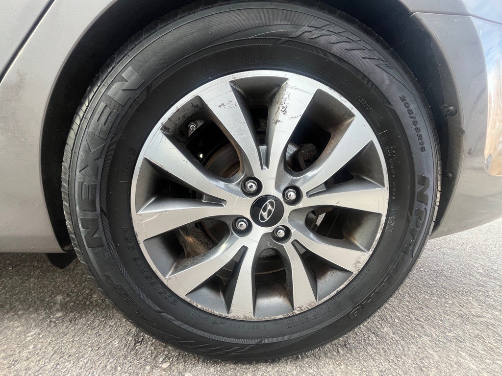 2017 Hyundai Accent Image 16