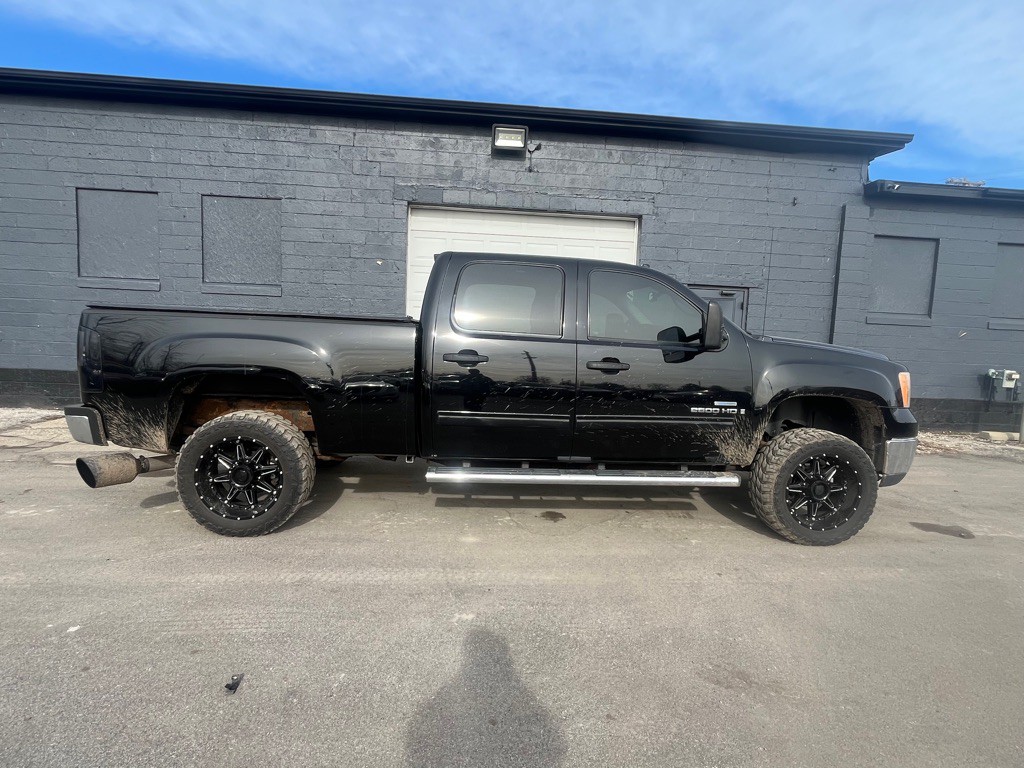 2008 GMC Sierra Image 2