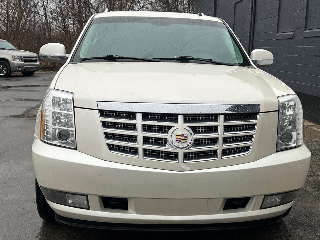 2013 Cadillac Escalade Image 8