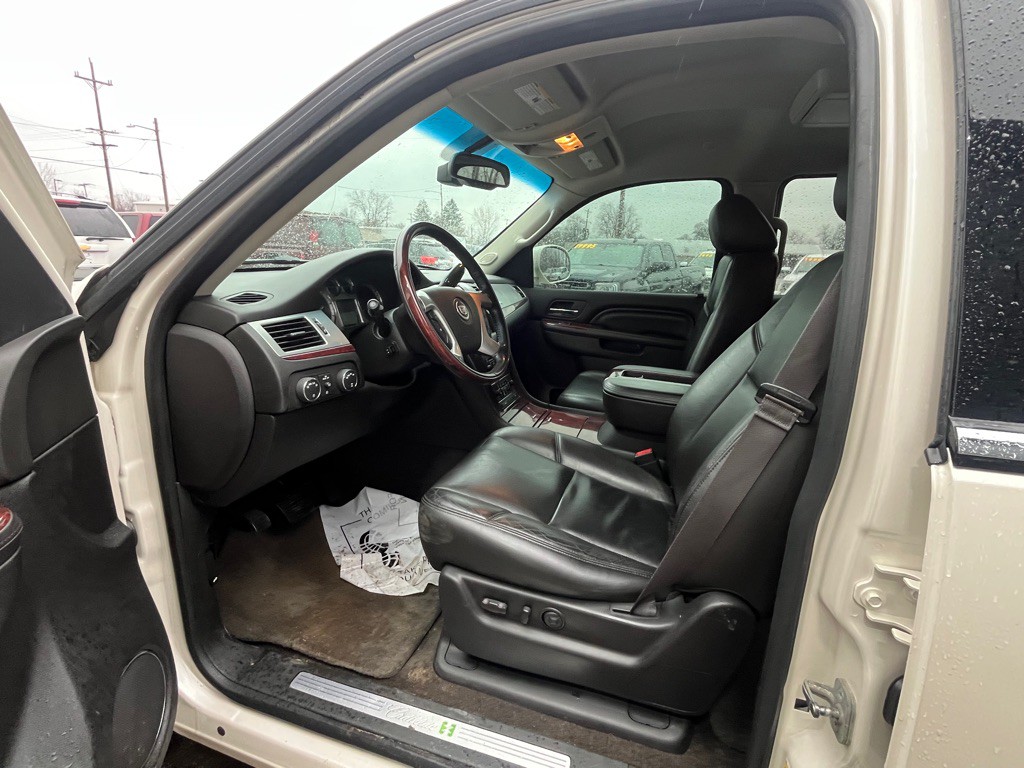 2013 Cadillac Escalade Image 9