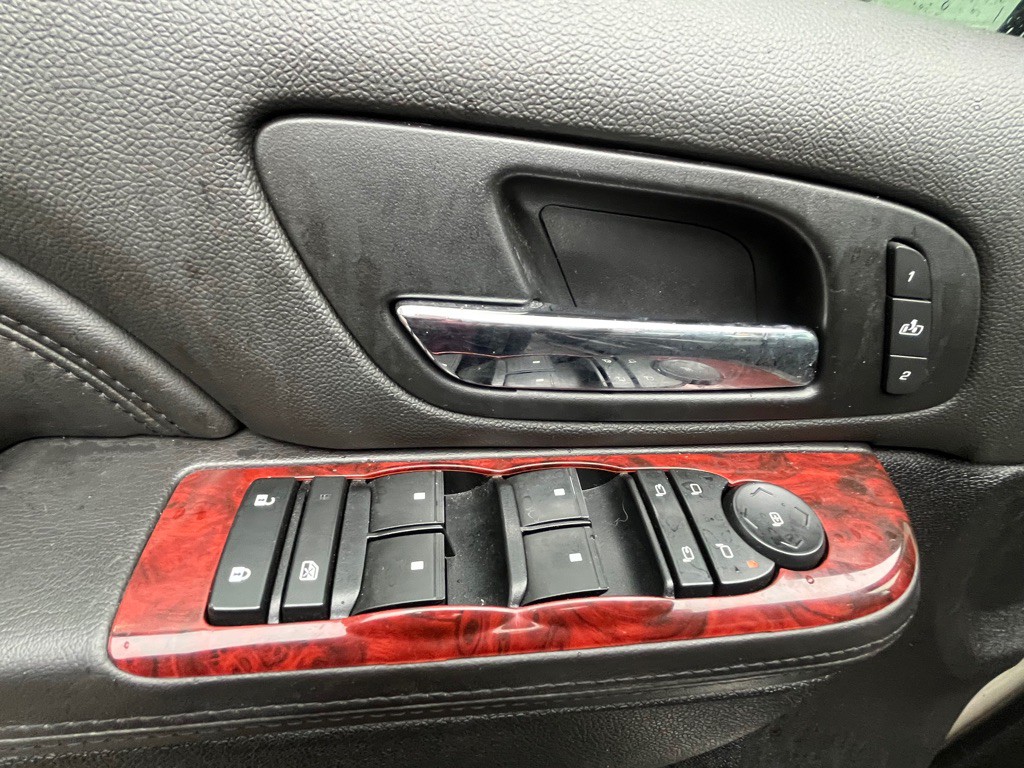 2013 Cadillac Escalade Image 11