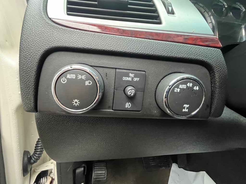 2013 Cadillac Escalade Image 12