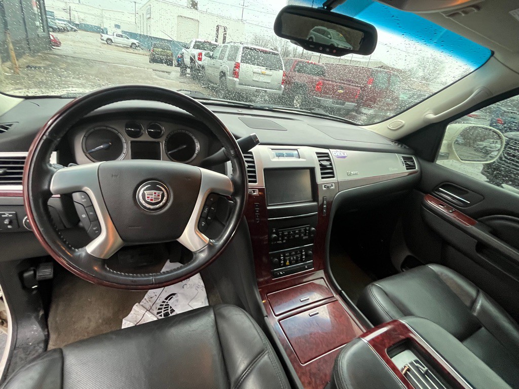 2013 Cadillac Escalade Image 13