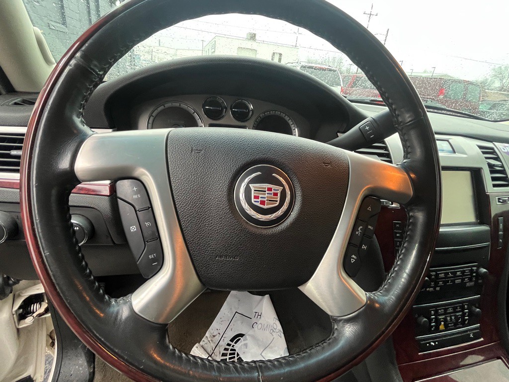 2013 Cadillac Escalade Image 14