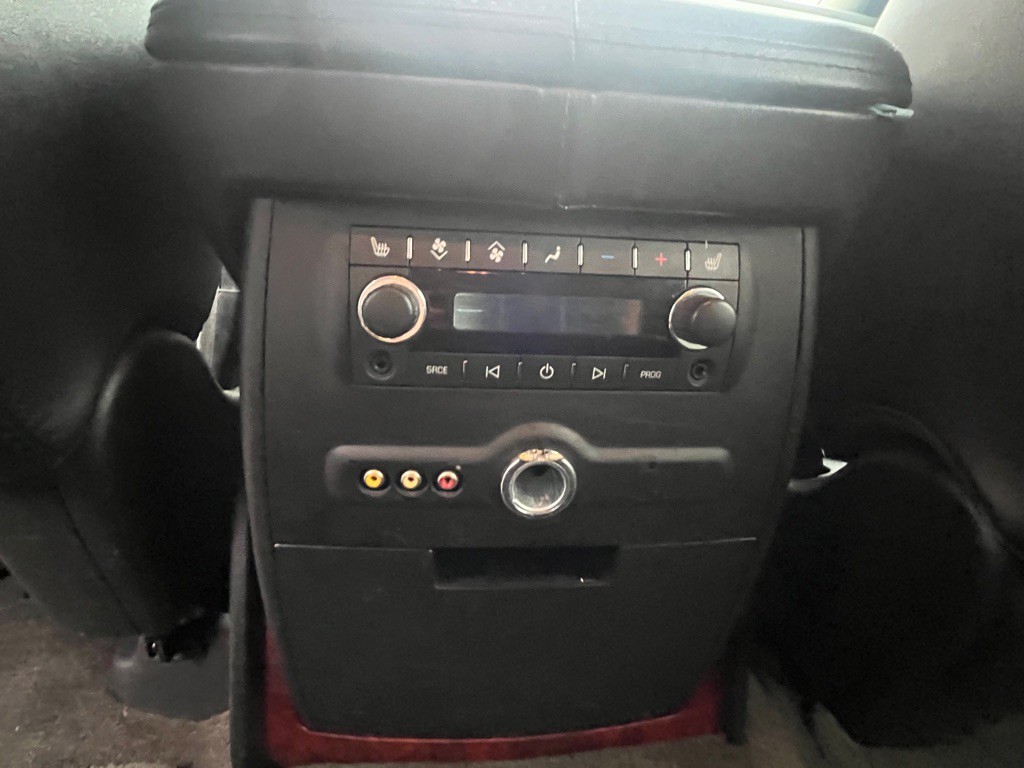 2013 Cadillac Escalade Image 16