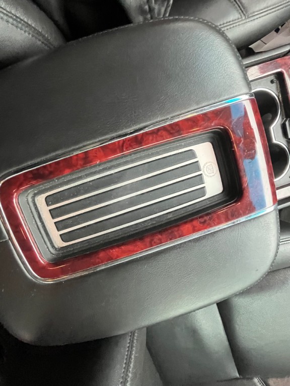 2013 Cadillac Escalade Image 18