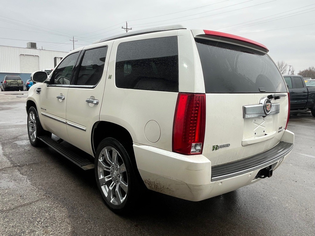 2013 Cadillac Escalade Image 4