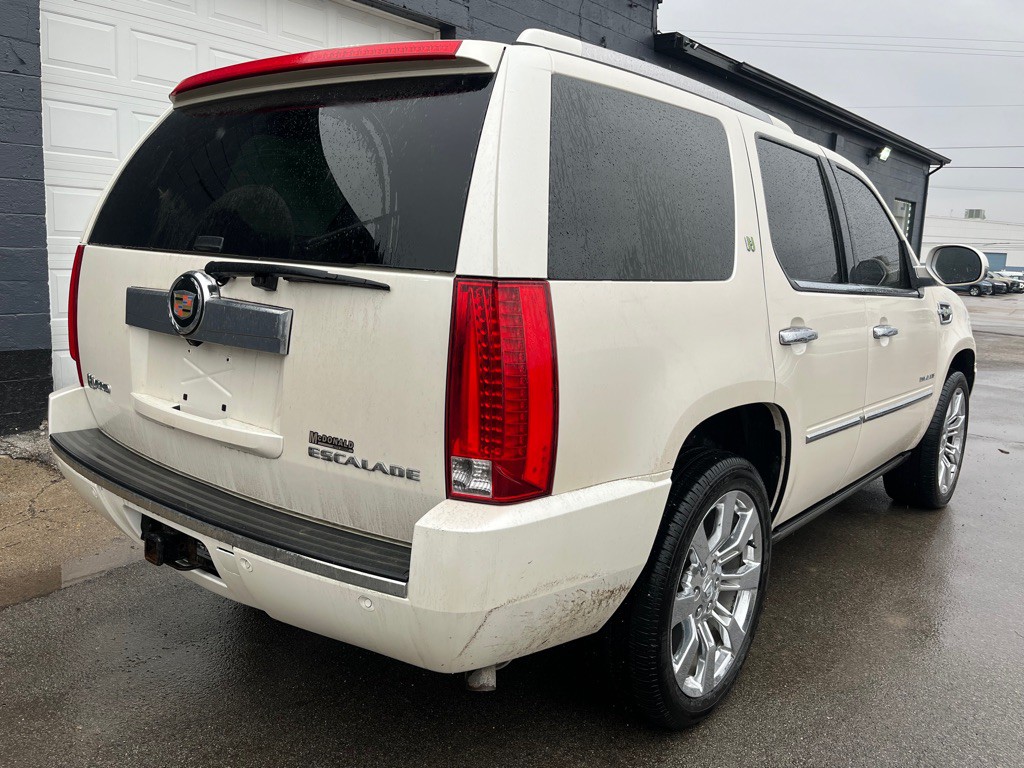 2013 Cadillac Escalade Image 7