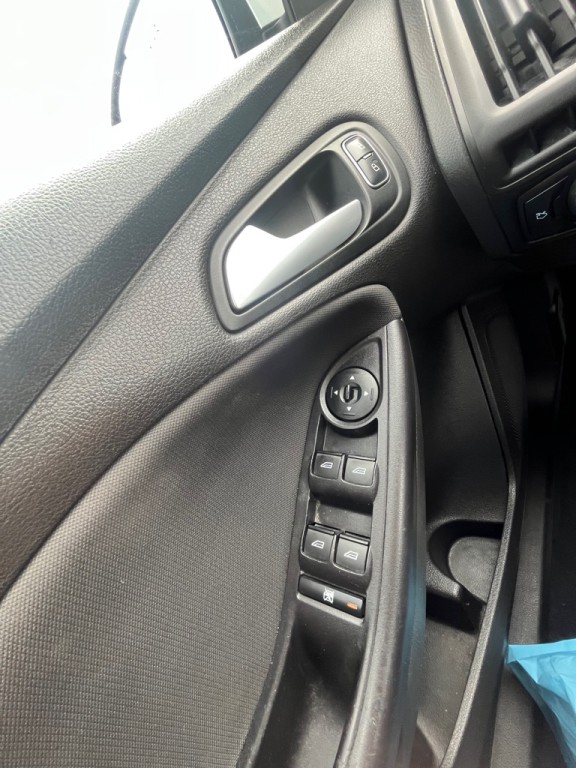 2017 Ford Focus Image 12