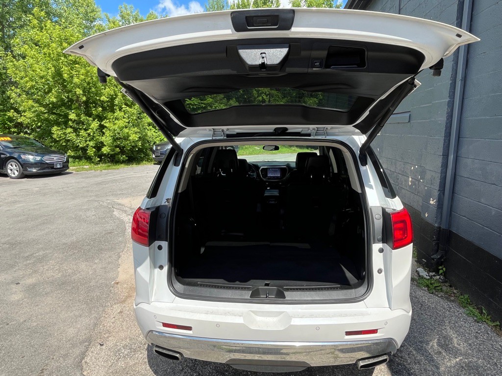 2017 GMC Acadia Image 8