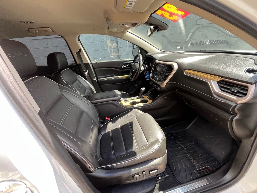 2017 GMC Acadia Image 14