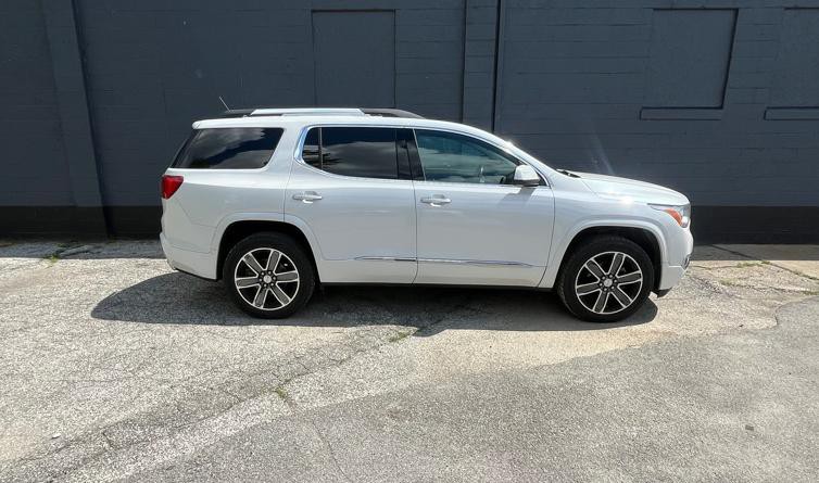 2017 GMC Acadia Image 2