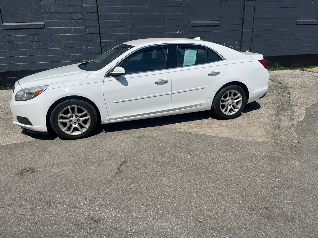 2013 Chevrolet Malibu Image 3