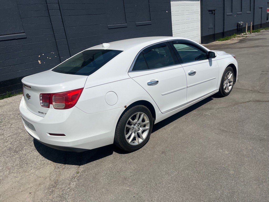 2013 Chevrolet Malibu Image 8