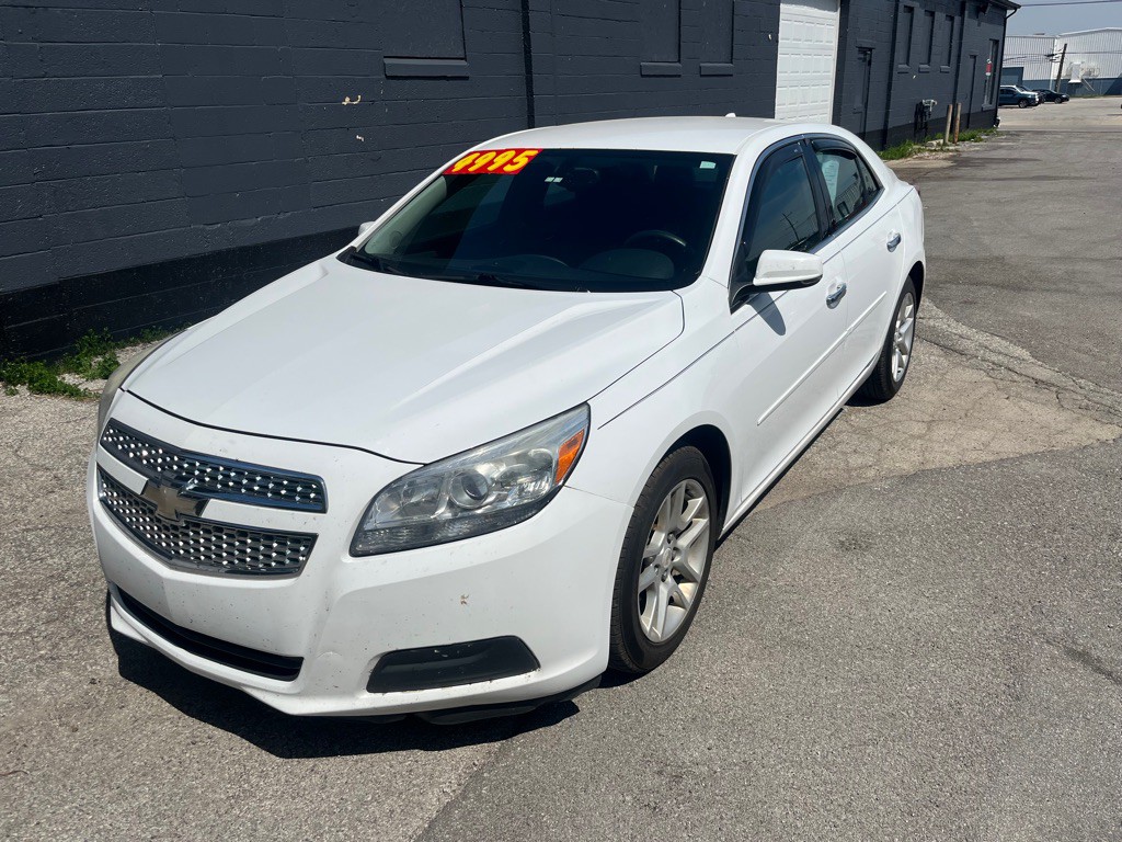 2013 Chevrolet Malibu Image 1