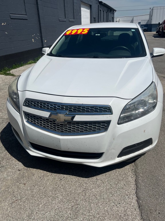 2013 Chevrolet Malibu Image 2