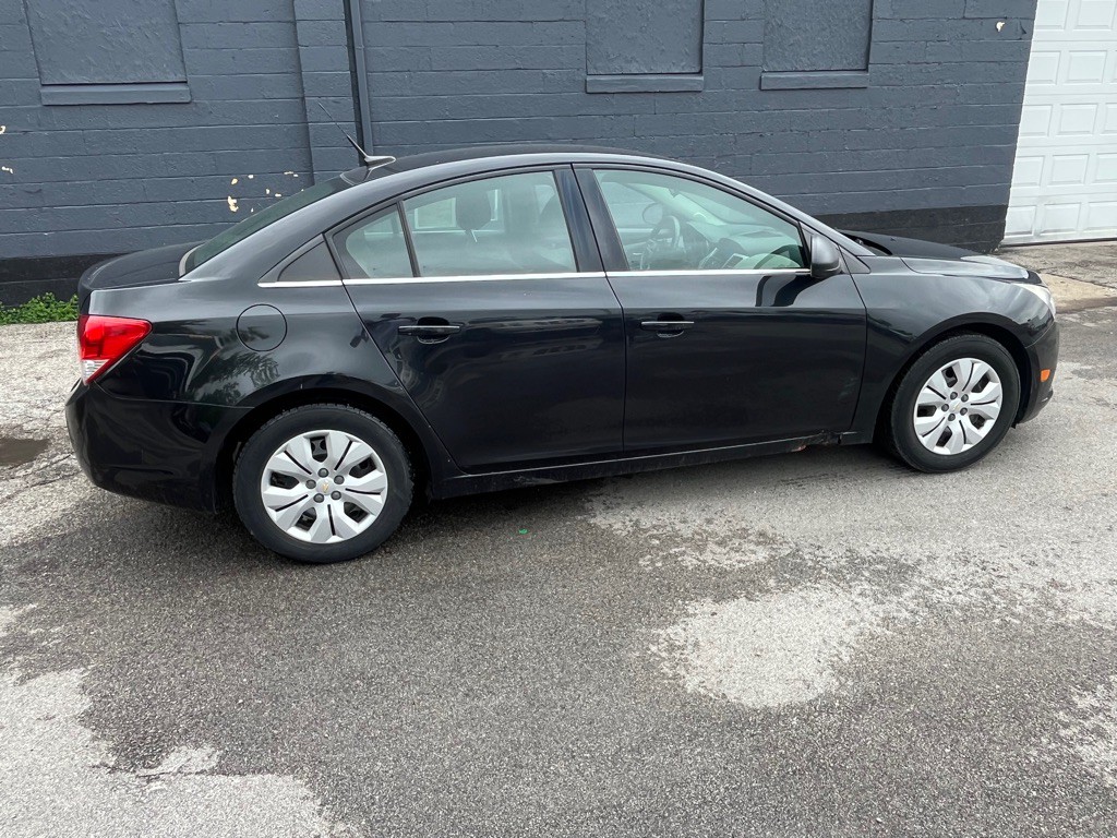 2012 Chevrolet Cruze Image 2