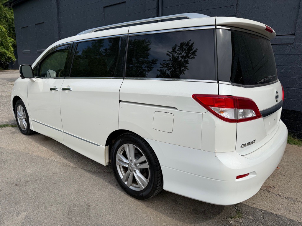 2014 Nissan Quest Image 5