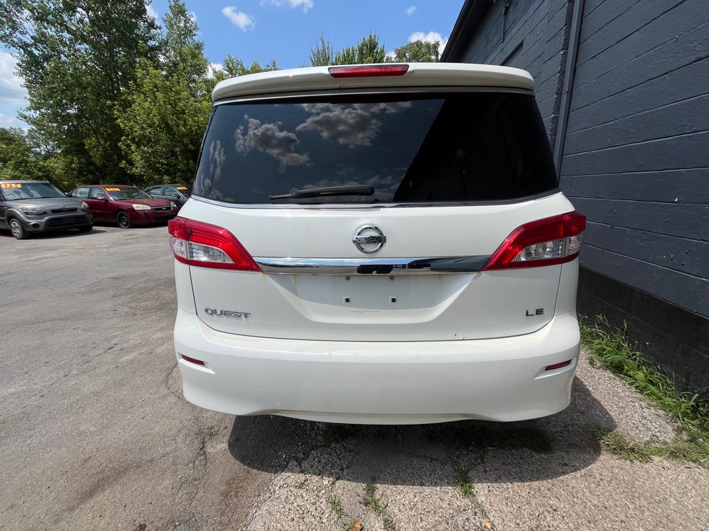 2014 Nissan Quest Image 8