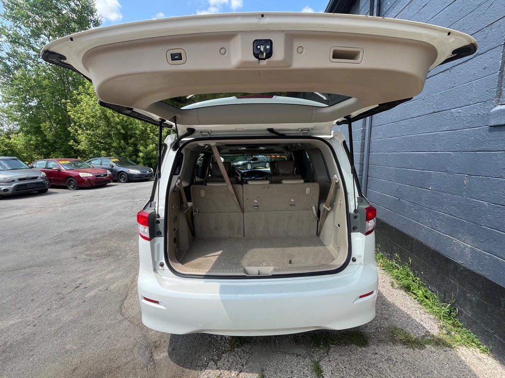 2014 Nissan Quest Image 9