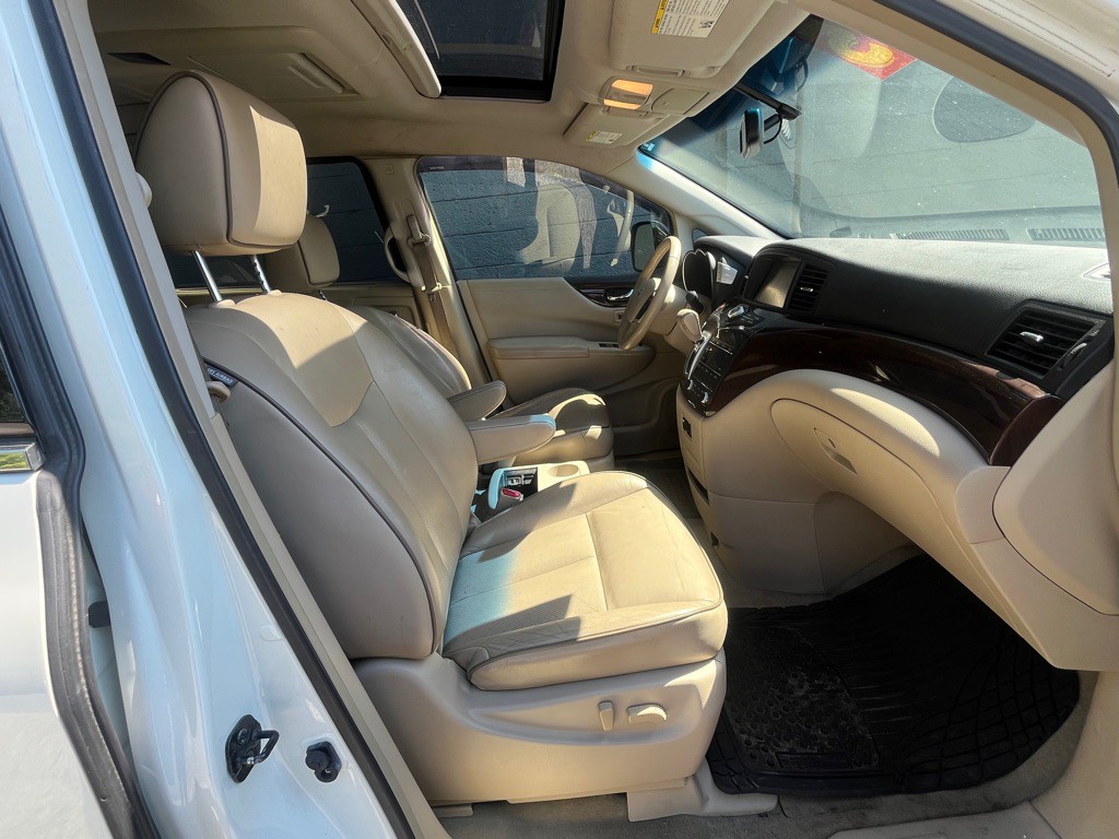 2014 Nissan Quest Image 11