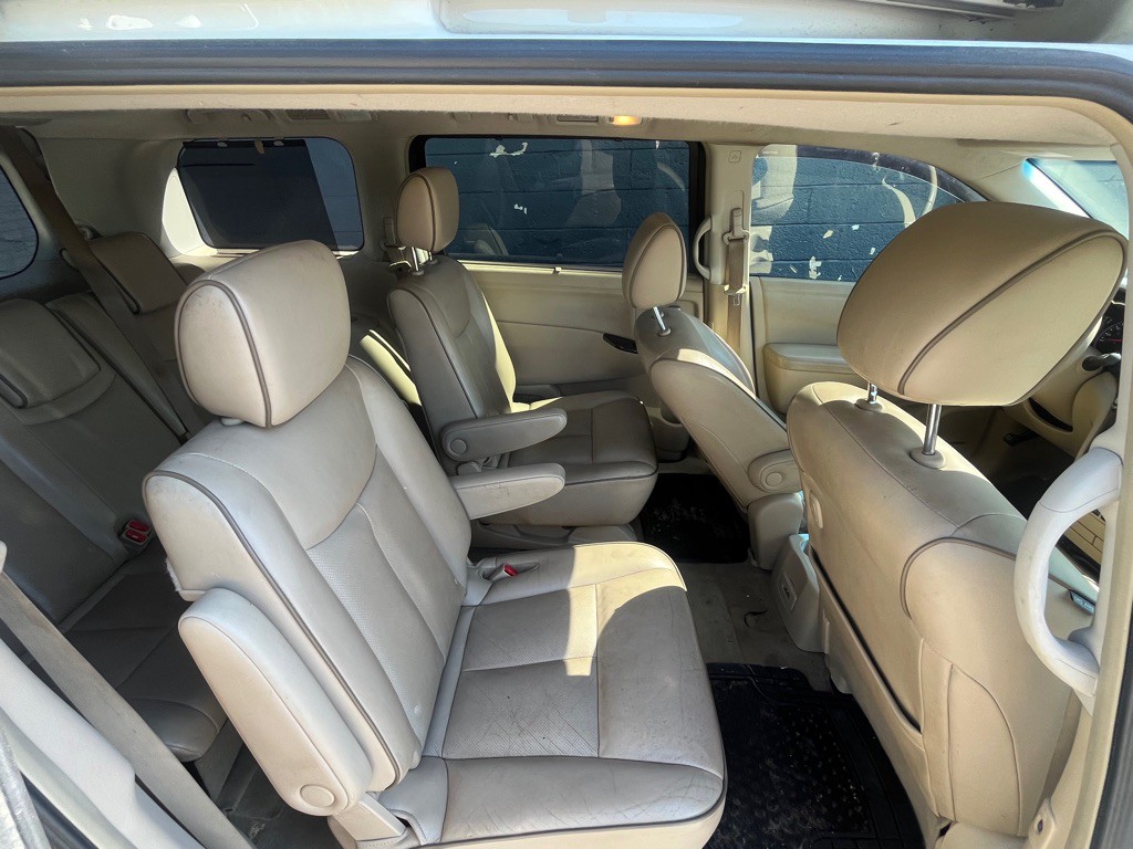 2014 Nissan Quest Image 12