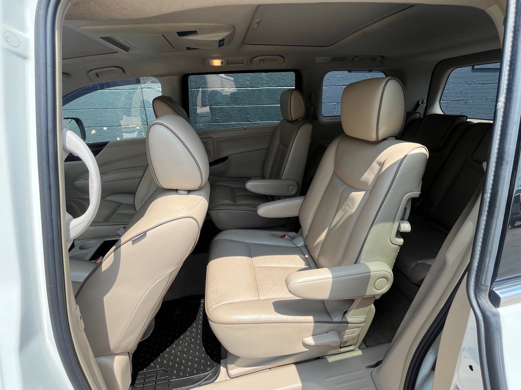 2014 Nissan Quest Image 14