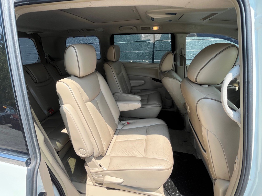 2014 Nissan Quest Image 16