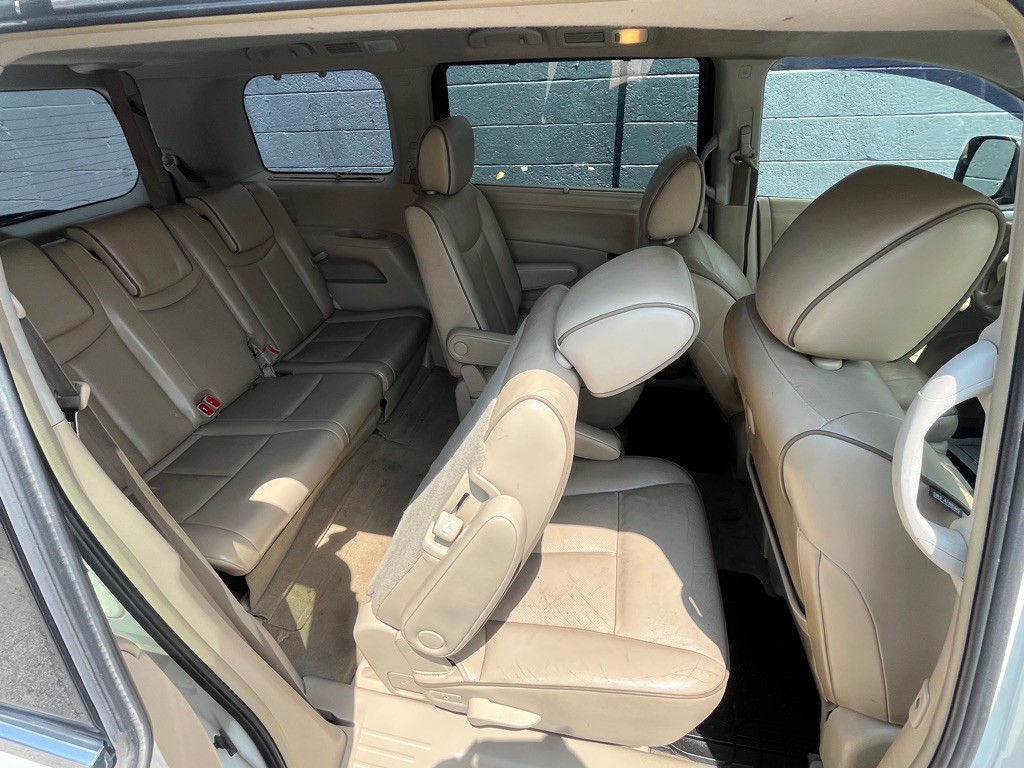 2014 Nissan Quest Image 25