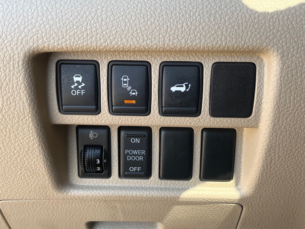 2014 Nissan Quest Image 26