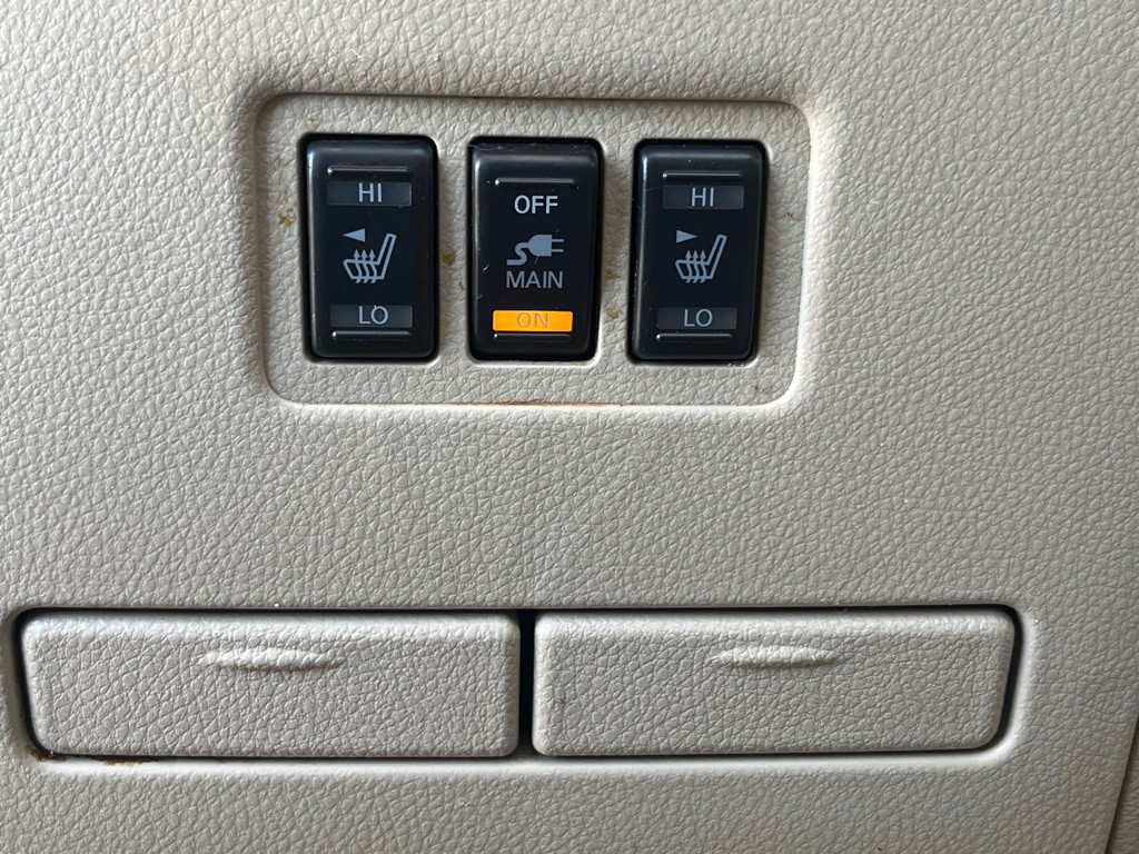 2014 Nissan Quest Image 27