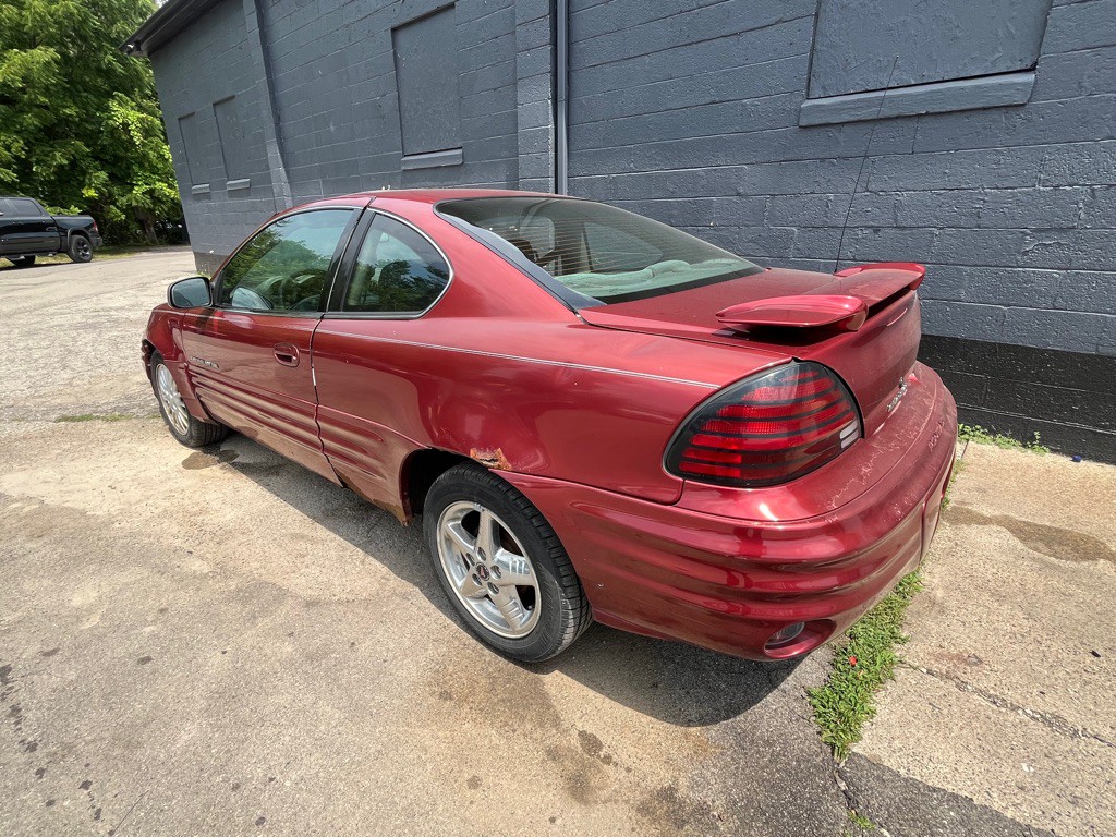 2000 Pontiac Grand Am Image 5