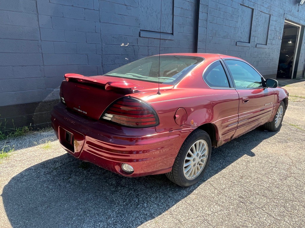 2000 Pontiac Grand Am Image 8