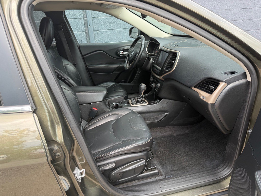 2016 Jeep Cherokee Image 11