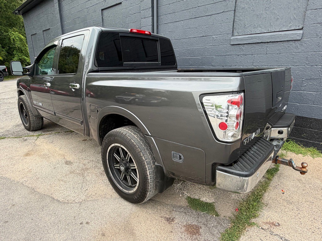 2012 Nissan Titan Image 3
