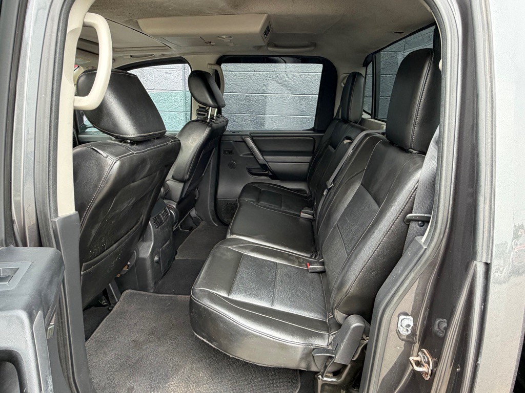 2012 Nissan Titan Image 10