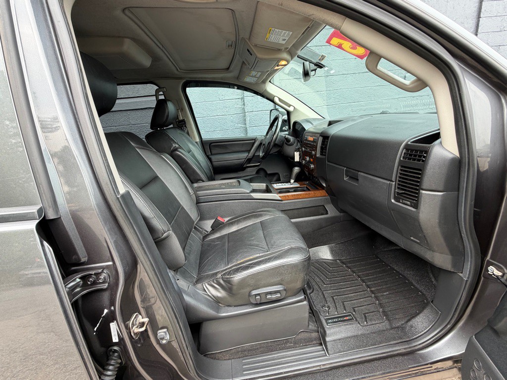 2012 Nissan Titan Image 11