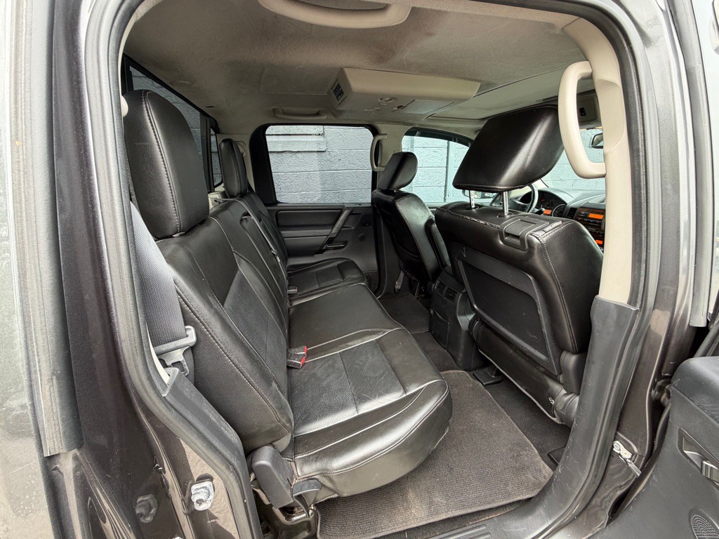 2012 Nissan Titan Image 12