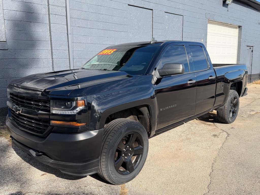 2017 Chevrolet Silverado 1500 Image 2
