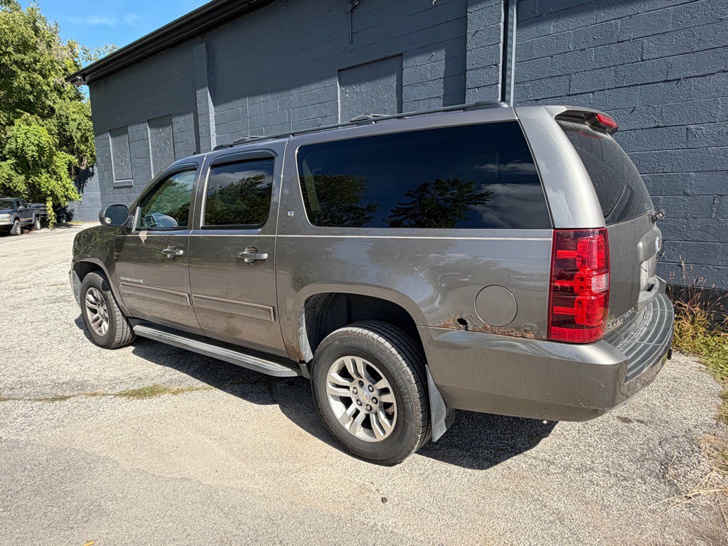2011 Chevrolet Suburban Image 5
