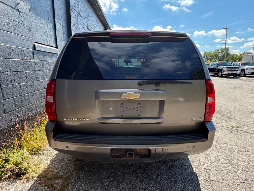 2011 Chevrolet Suburban Image 7