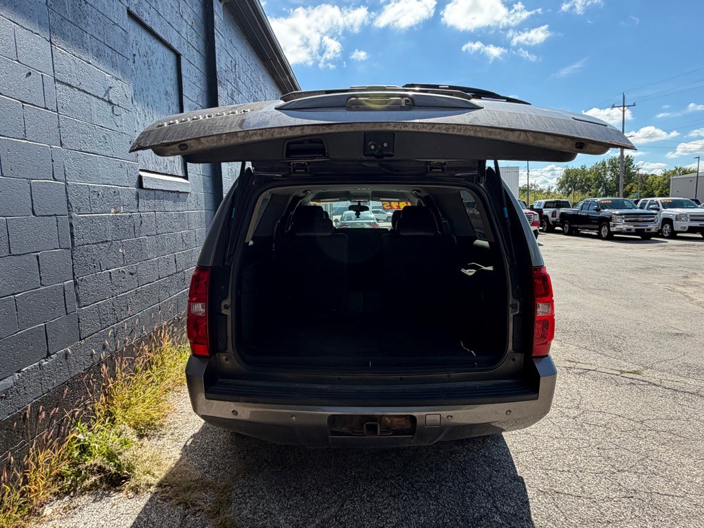 2011 Chevrolet Suburban Image 8