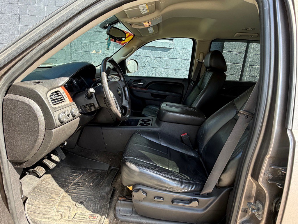 2011 Chevrolet Suburban Image 10